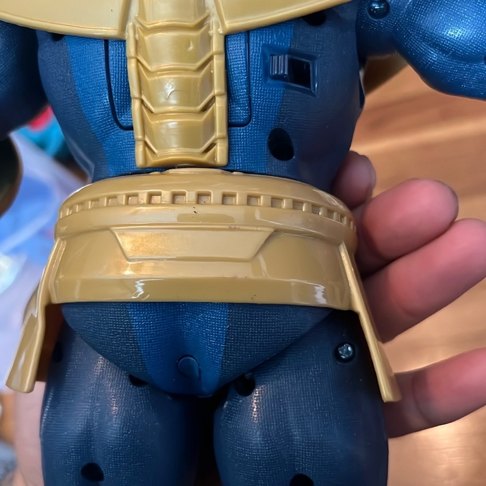 Marvel Avengers Thanos Gold and Blue Action Figure with Red Gauntlet - Picture 7 of 8